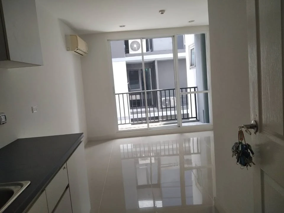 Condo for sale: Levo Ladprao 18 Phase 2, empty room, reasonable price. Come and reserve your spot today. Don't miss out!
