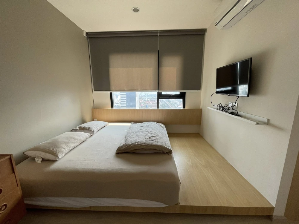 Life Asoke condo for sale. Fully furnished and ready to move in. Complete amenities. Great price. Reserve yours today!
