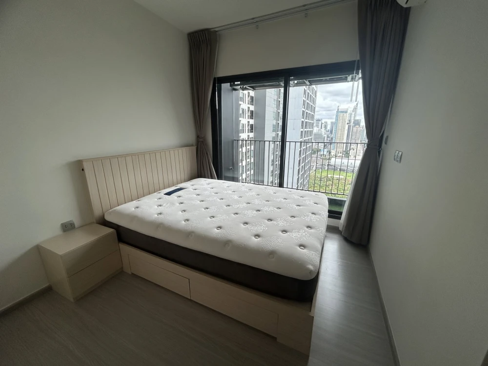 Condo for sale: Life Asoke - Rama9, 30th floor, unobstructed view overlooking Makkasan Park. Comes with all amenities. Buy now, don't wait!