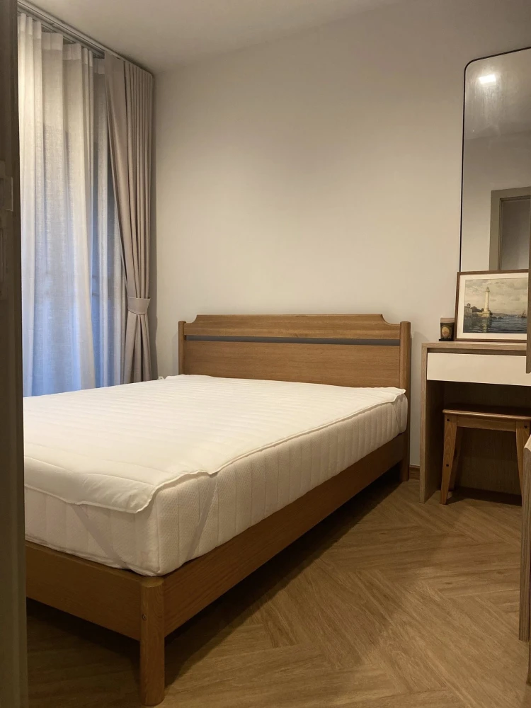 Condo for sale: Life Asoke Rama 9. Nice unit, fully furnished with appliances. Just bring your suitcase and move in! Don't miss out!