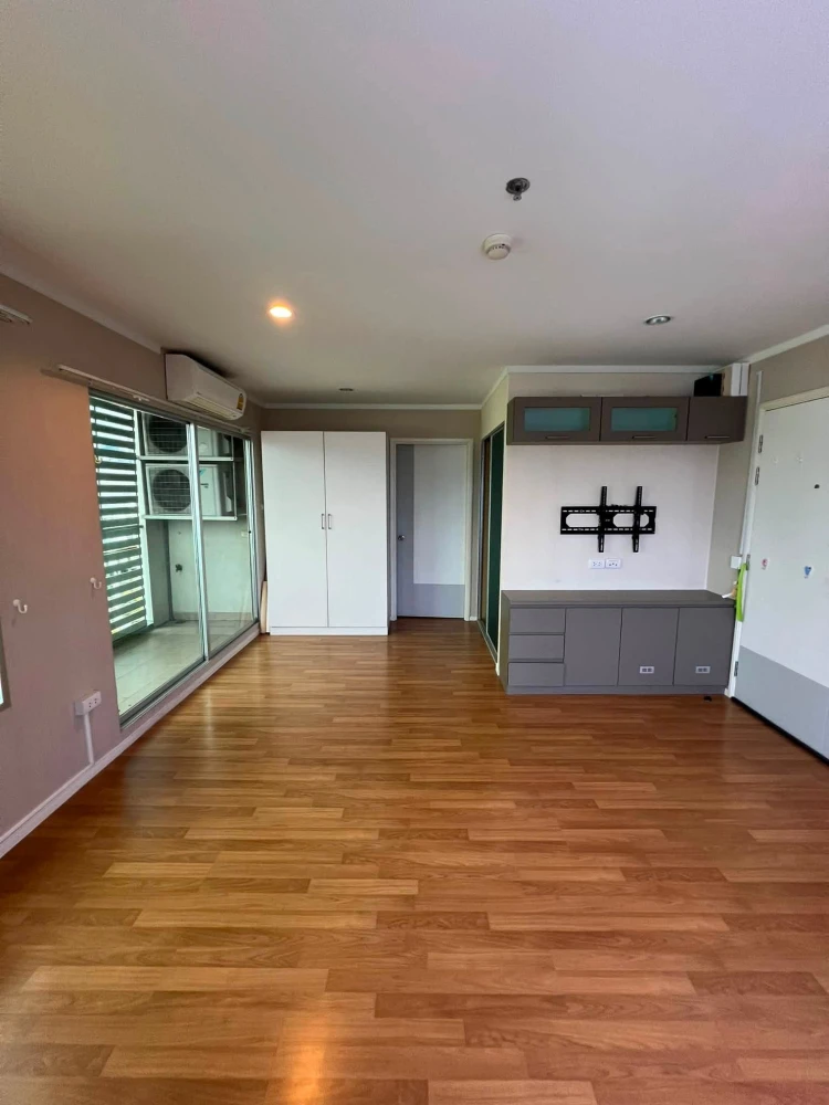 Condo for sale Lumpini park rama9-ratchada, 1 bedroom, 1 bathroom, Building A, 11th floor, south corner room, book now.