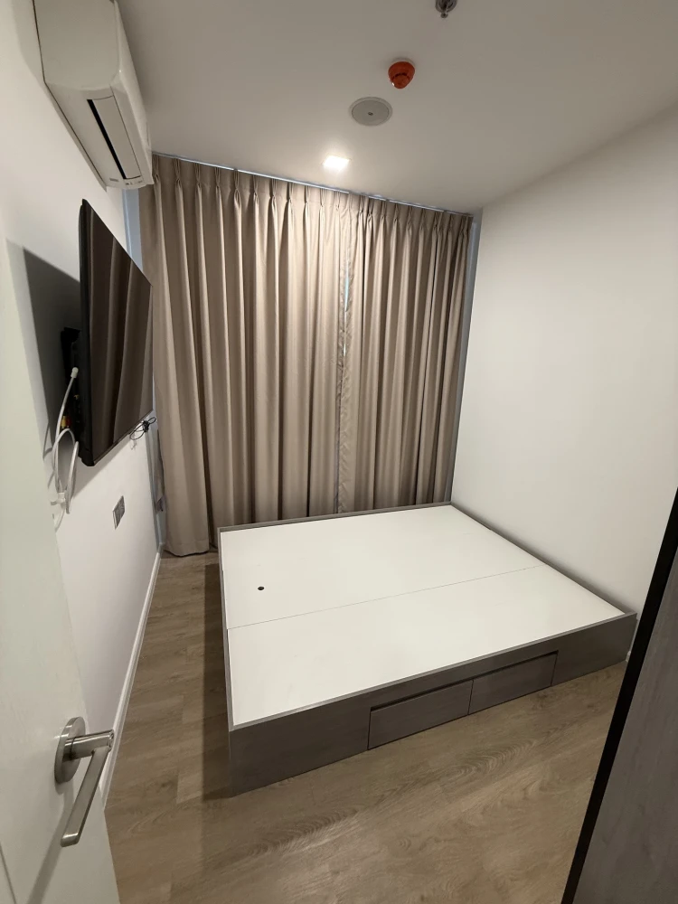 Selling a Modiz Rhyme Ramkhamhaeng condo, 17th floor. Unobstructed view, no buildings blocking the view. East-facing unit gets morning sun, not hot in
