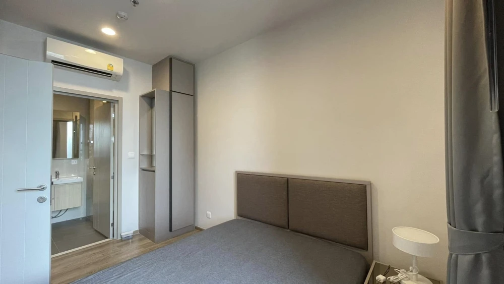 Selling a 1-bedroom, 1-bathroom condo at Oka Haus Sukhumvit 36. Located on the 14th floor with city and pool views, facing north. Book now!