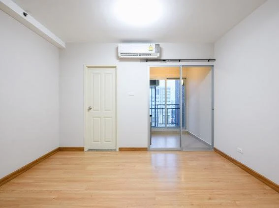 Selling a Supalai Veranda Ratchavipha-Prachachuen condo, unfurnished but with ample usable space. Amazing price! Buy now!