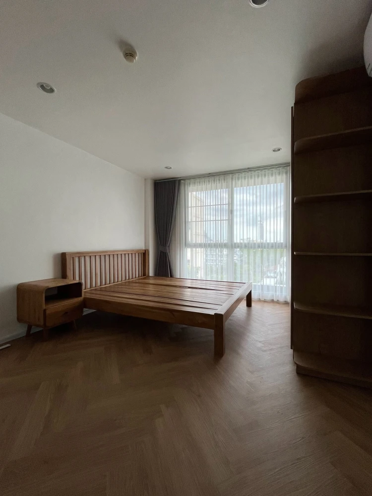 For Sale: Studio unit at The Niche City Ladprao 130. Located on the 8th floor, this unit features an unobstructed northern view overlooking a church a