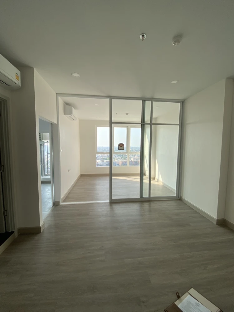 Down payment sale, Supalai Loft, Phasi Charoen Station, spacious room, 2.7 m. high ceiling, airy and comfortable, interested, book now.