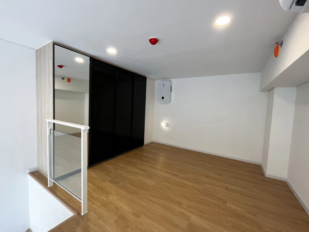 Sell down payment!! Landmark Condo @ MRTA Station, beautifully decorated, good location, can't miss it, book now!!