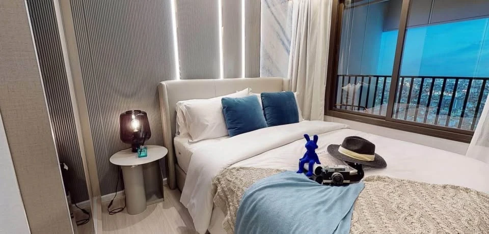 For sale, Quintara Maiden Phonimit, very high floor, 25th floor, room with a view of the Chao Phraya River, great breeze. Book now and you won't be di