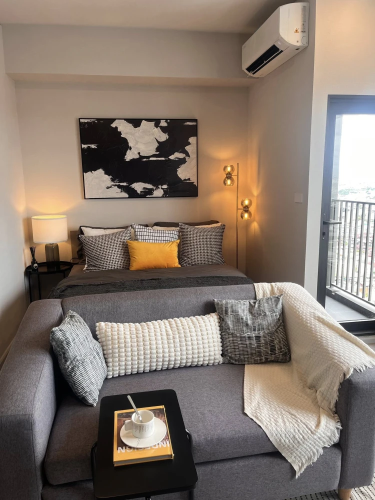 For sale: Quinthara My'Den Phothinimith, 14th floor, studio unit, 23 sq m. Stunning view. Ready to move in.