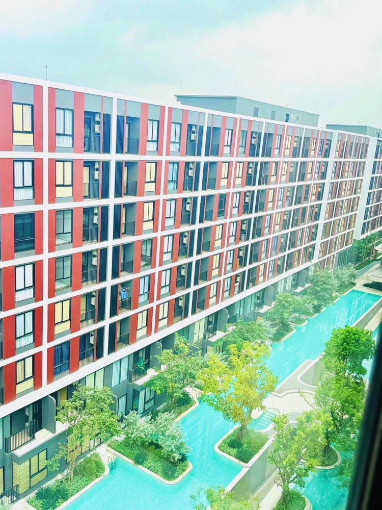Condo New Core Kukot for sale, spacious room, comfortable, 2 bedrooms, swimming pool view, skytrain view, good deal, hurry and book now before you mis