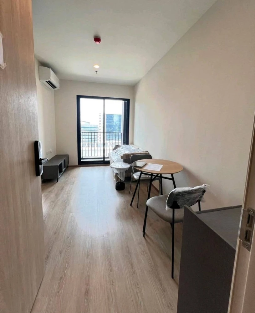 Selling down payment for Noble New District R9, a highly sought-after condo in the heart of Rama 9. Very high floor. You definitely need to reserve it