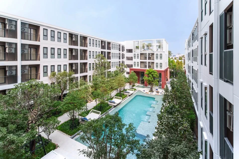 Selling a 2-bedroom, 1-bathroom Aspire Issaraphap apartment on the 7th floor. Comes with amenities. Book today! Don't wait!
