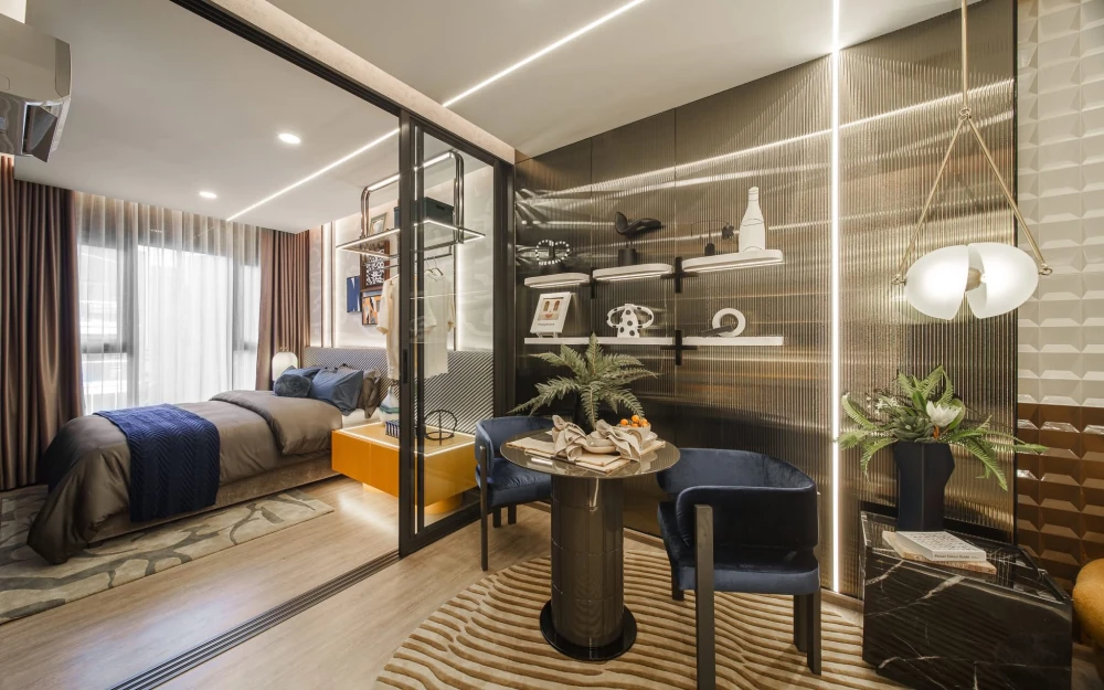 Selling down payment for Aspire Huai Khwang. High-floor unit, great location, beautiful view, and complete amenities. Book now!