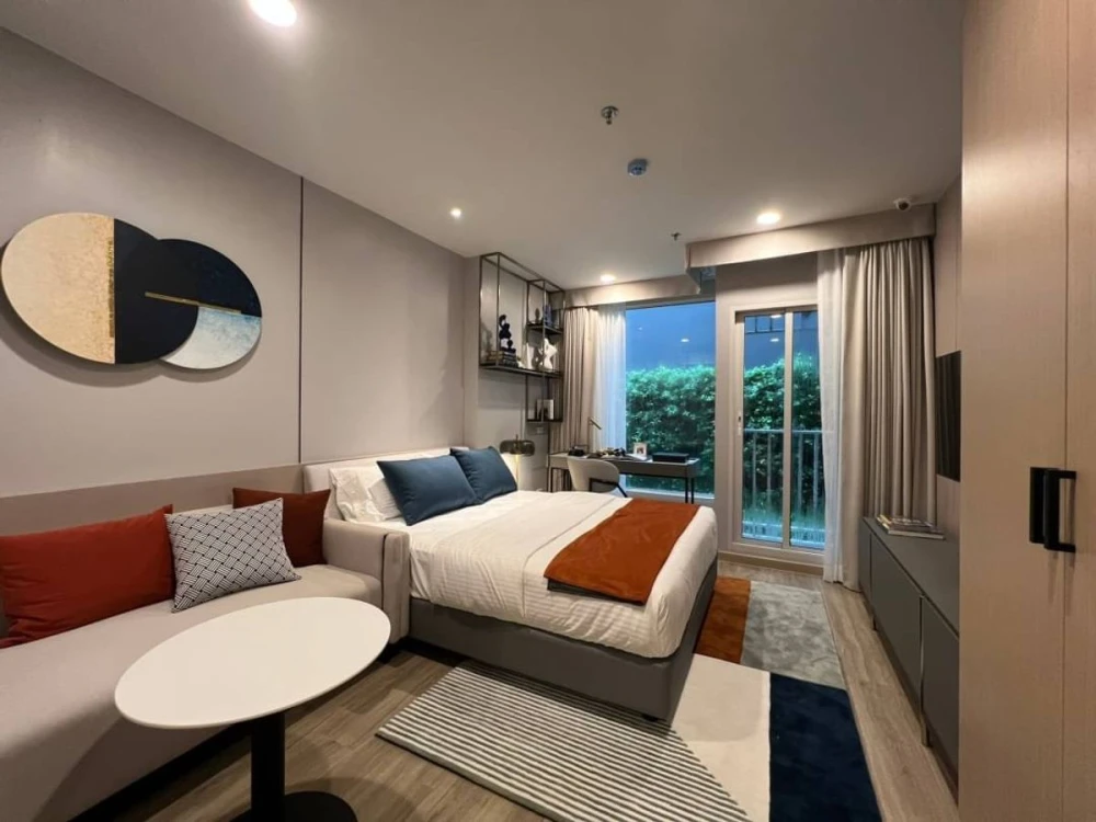 Selling a studio unit with 1 bathroom on the 16th floor of Culture Thonglor. High floor with great views. Special price available! Book now, don't mis