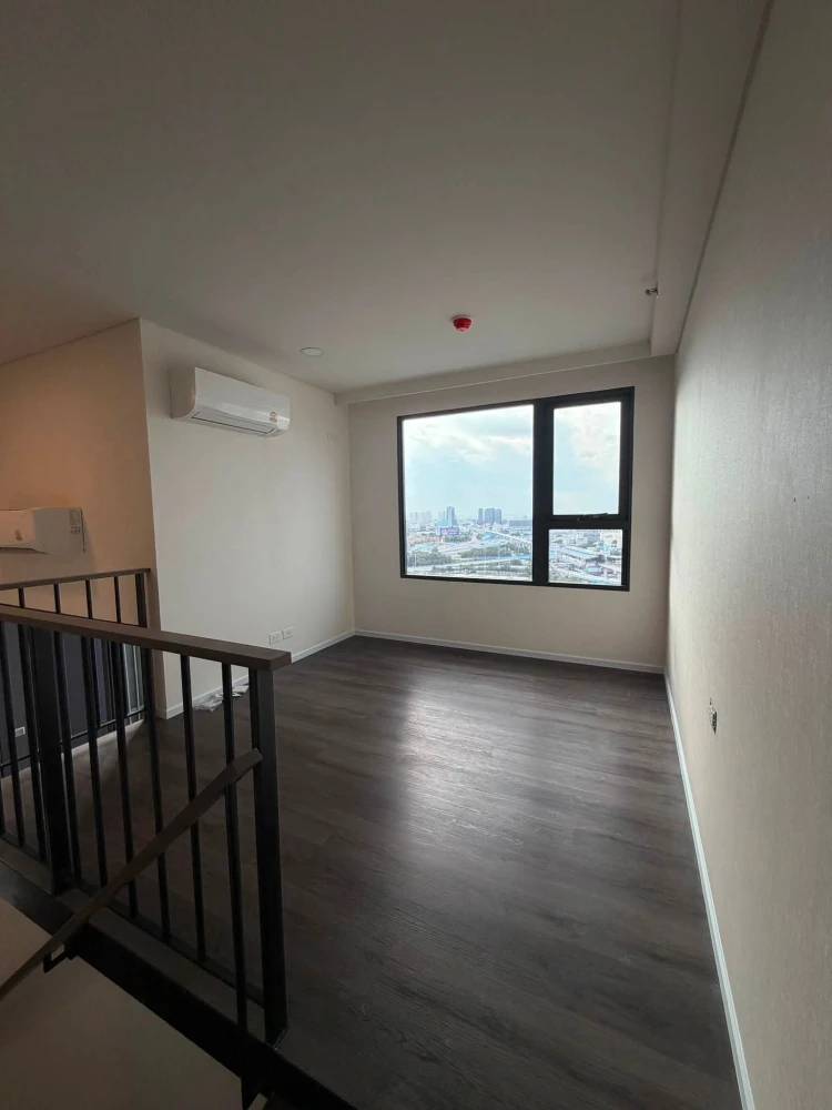 Selling a corner unit at Landmark @Grand Station, away from the crowds, in a great location with unobstructed views and natural light. Book now!