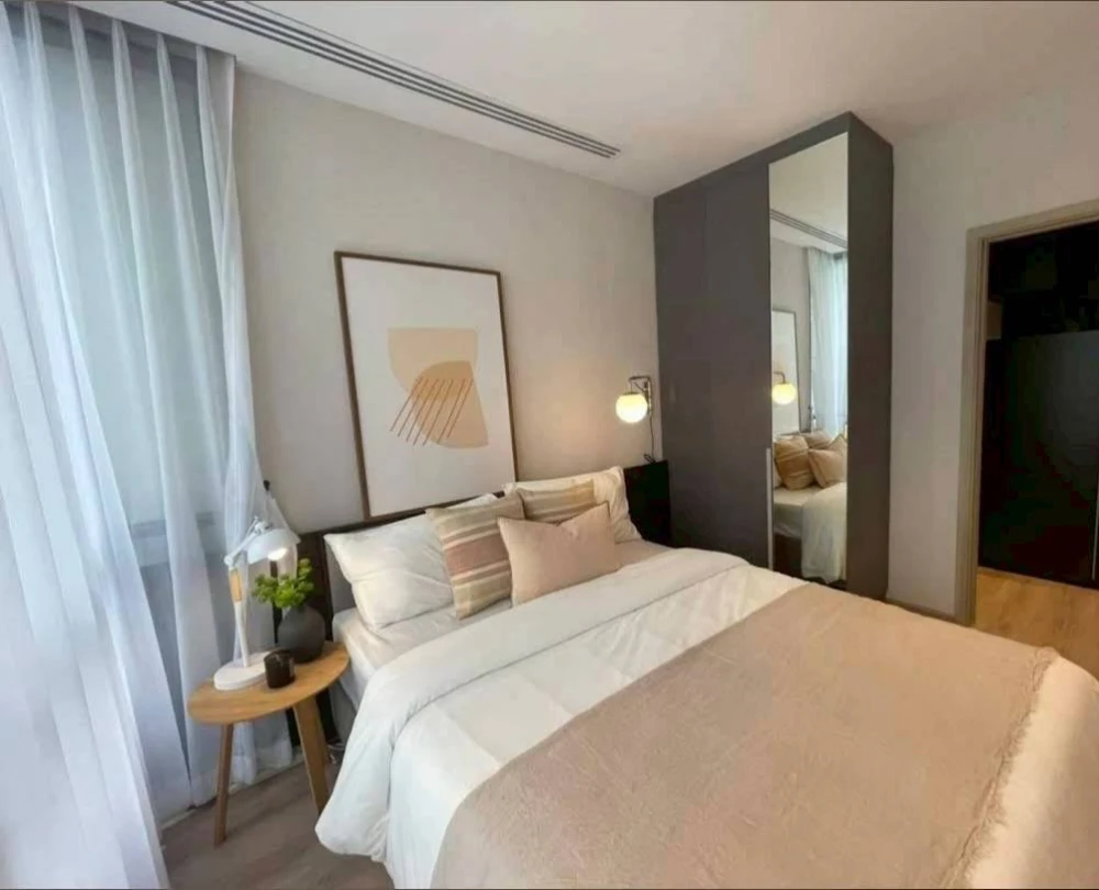 Selling Noble Nue District R9, 1 bedroom, 1 bathroom, 39th floor. High floor with great view. Good price. Own it today!