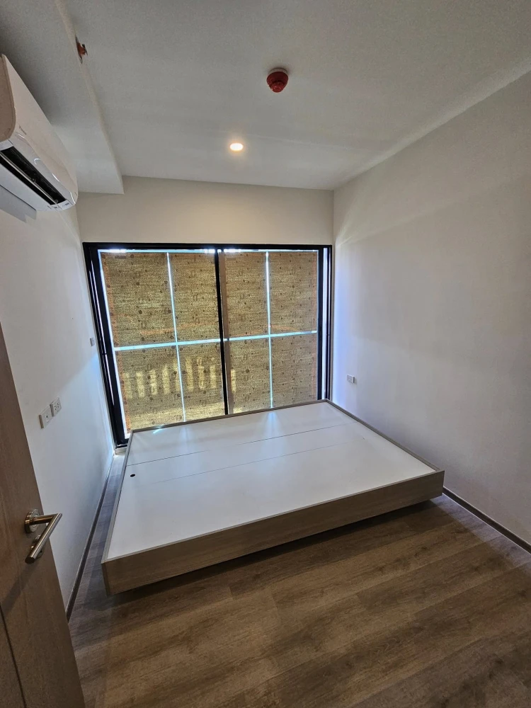 Selling a pre-sale unit at Origin Place Bangna. A lovely unit on the 8th floor, in a great location, and fully furnished. Book now!