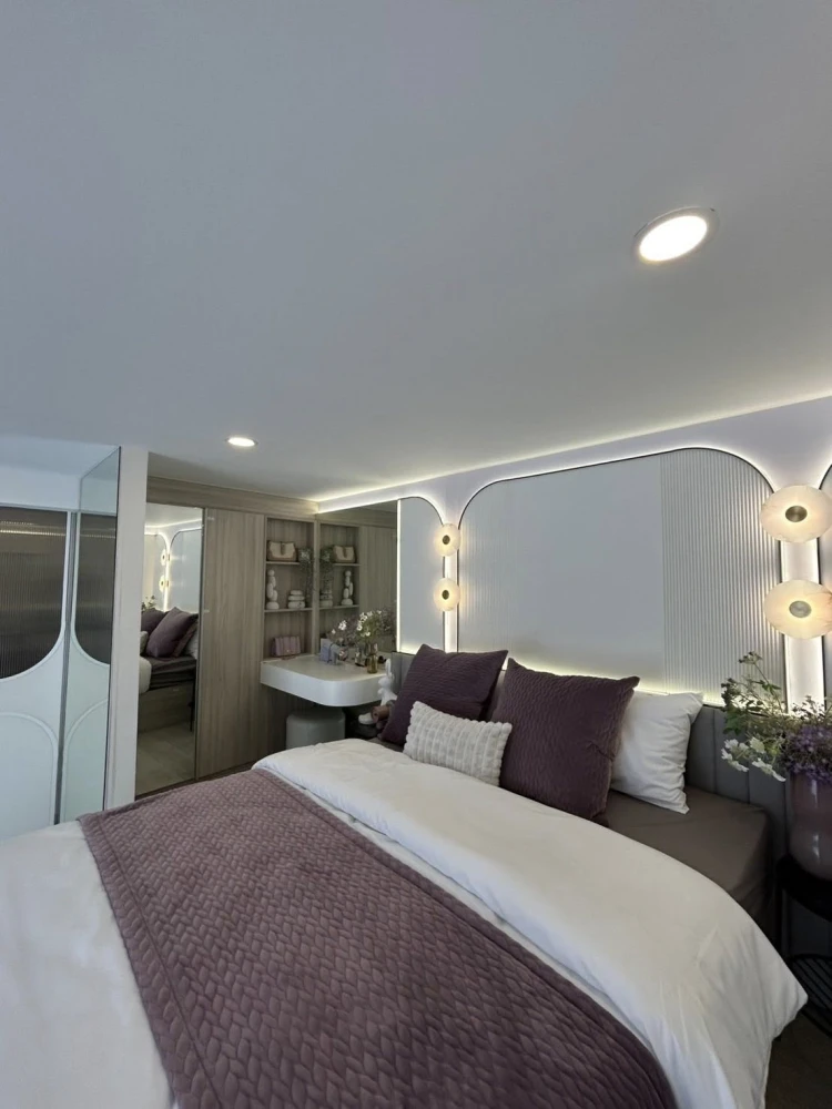 Selling down payment for Origin Place Ramkhamhaeng 153, 1 bedroom unit. Great location, beautiful city view, unblocked. Book now!