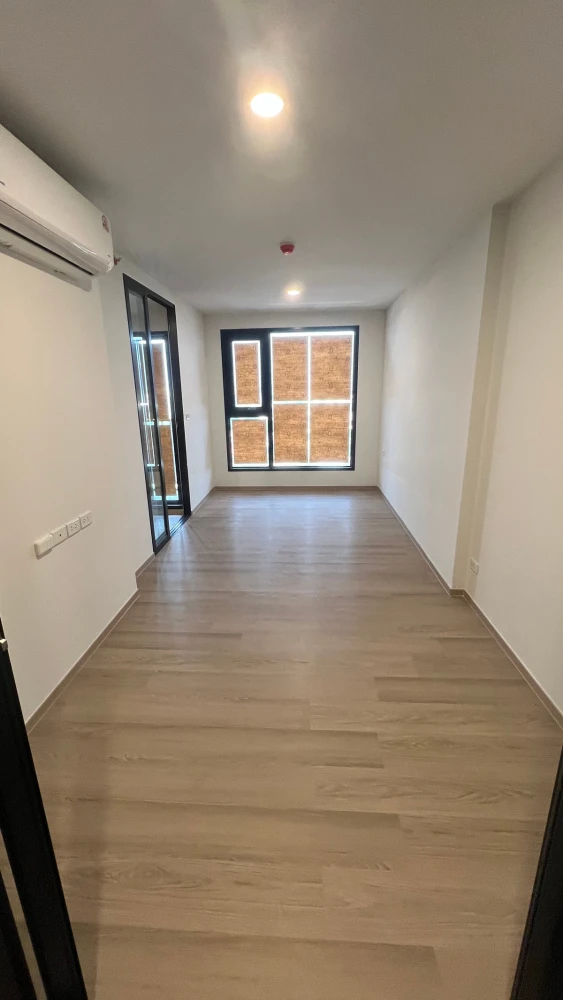 Selling down payment for Origin Play Bangkhunnon Triple Station, 11th floor. Great project, great place to live. Book now!