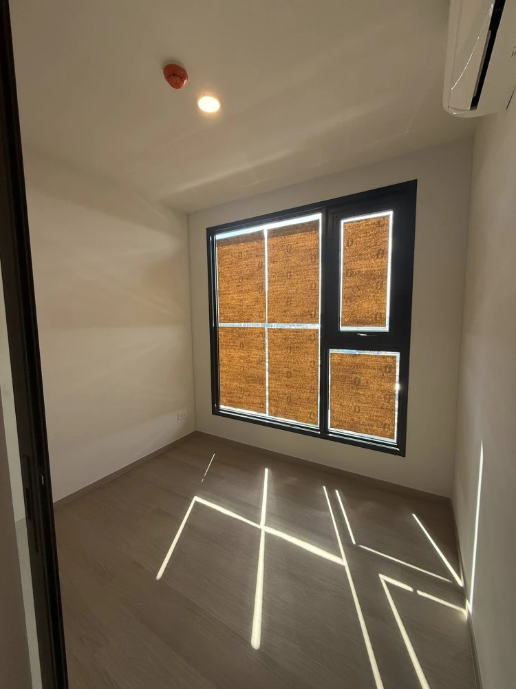 Selling down payment for Origin Play Bangkhunnon Triple Station. Spacious room with ample usable space. Great location, convenient transportation. Boo