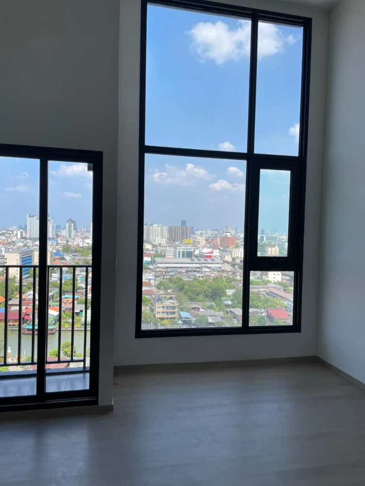 Selling down payment for Origin Play Bangkhunnon Triple Station unit. High ceilings, spacious feel, great location, beautiful view. Book now!