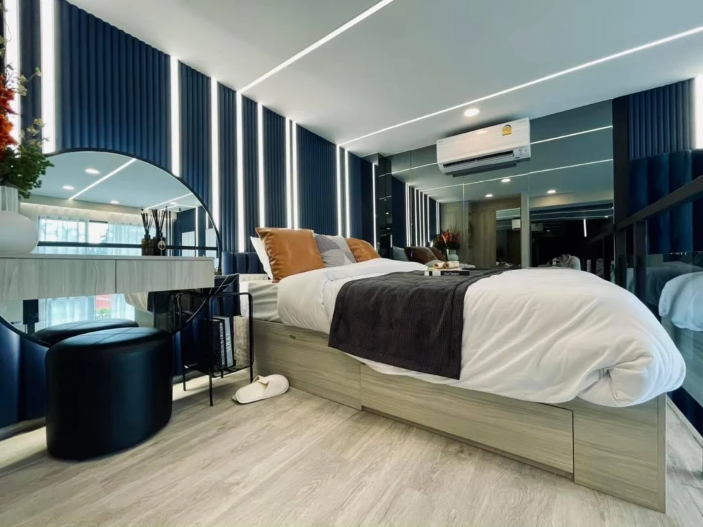 Selling down payment Origin Plug & Play E22 Station, 14th floor, Duo Space room. Interested, hurry and reserve now. Urgent!