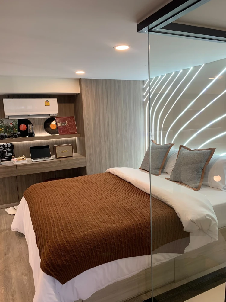 Down payment sale for Origin Plug & Play E22 Station, a lovely room with complete amenities and excellent common areas. Reserve now!