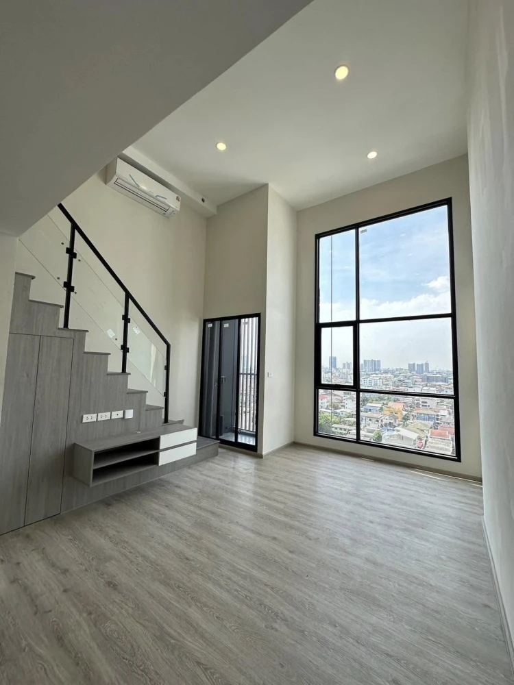Selling down payment Origin Plug and Play Sirinthorn, 24th floor, city view room, no buildings blocking, great price, buy now.