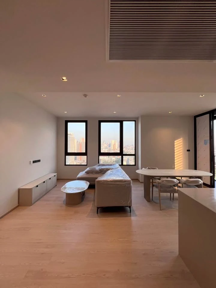 Down payment sale Reference Sathorn - Wongwianyai Condo next to Wongwian Yai BTS, spacious room, high floor, great city view, book now