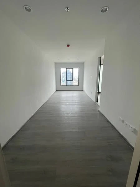 Down payment sale for Regent Home Wuttakat, 29th floor, good project, complete common areas, reserve now, don't miss out.