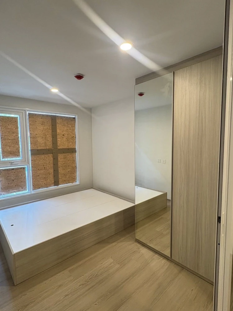 Selling a unit at The Origin Phahonyothin 57, 2nd floor, pet-friendly zone. A must-have for animal lovers!