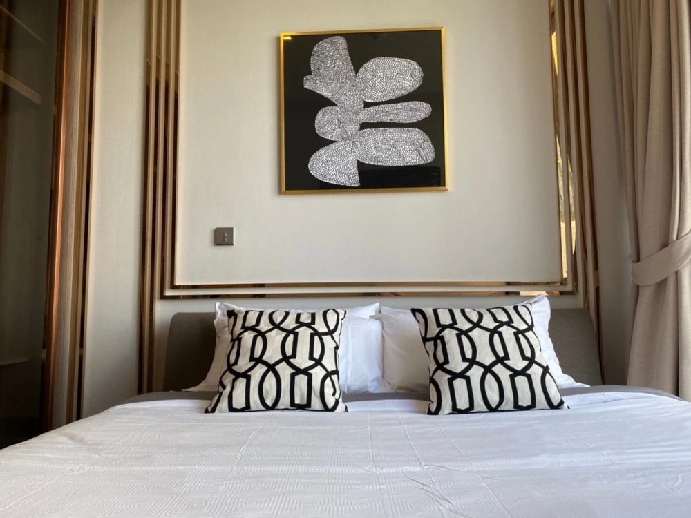 Urgent sale, Celes Asoke condo, beautiful floor plan, golden location, suitable for investment
