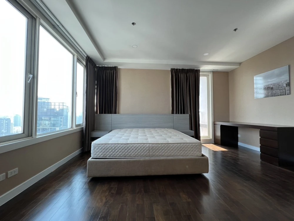 Urgent sale!! Siri Twenty Four house, 33rd floor, 2-storey luxury condo, spacious, fully furnished, ready to move in, hurry up and reserve now!!