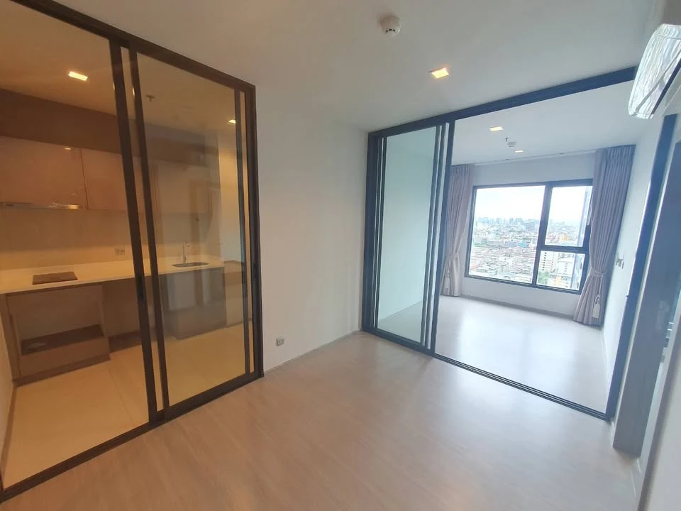 Quick sale, Life Asoke Rama 9, room 1 bed plus, 23rd floor, empty room, great view, not strong price, I can tell you shouldn't miss it.