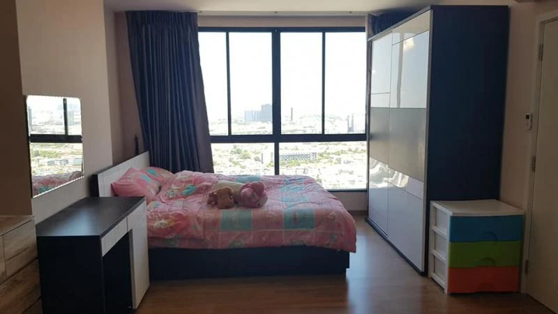 Urgent sale, the tree interchange, Studio size 30 sqm., top floor, Chao Phraya River view, don't miss it.