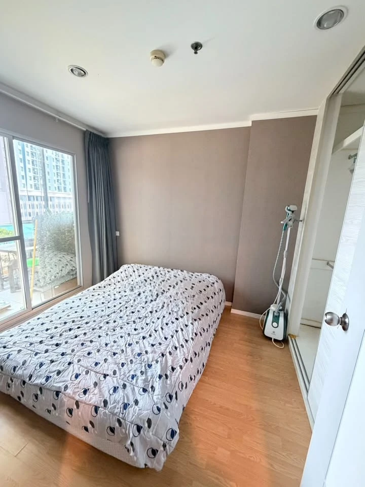 Urgent sale! Lumpini Place Srinakarin-Hua Mak condo. Large, comfortable unit with ample living space. Grab yours now!