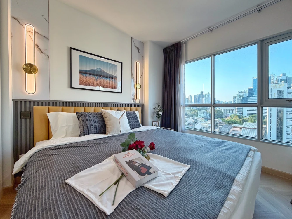Urgent Sale!! Condo The Aspire Rama 4, 10th floor, Building A, corner unit, city view. Beautiful room, very livable, great price. Don't miss it!!