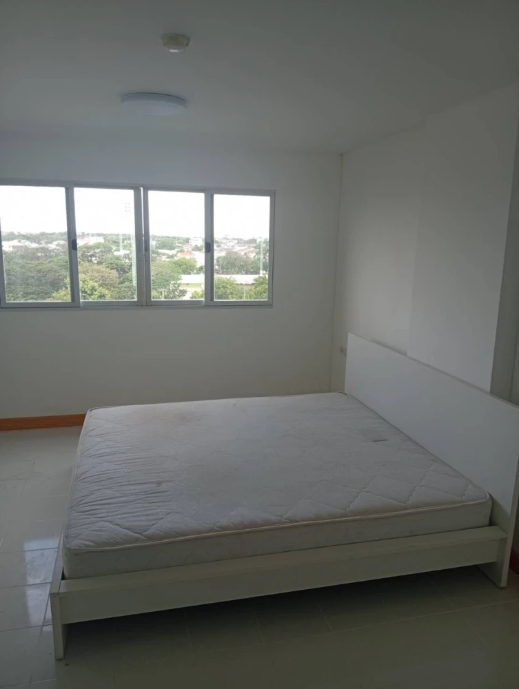 Urgent sale!! Lumpini Center Nawamin Condo (Happyland Phase 5), 8th floor, beautiful room, fully furnished, ready to move in immediately. Reserve now!