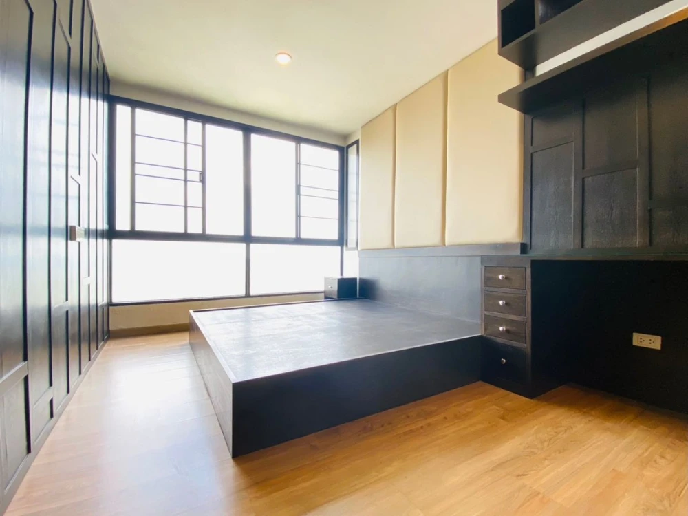 Urgent sale!! Condo The Tree Interchange, 36th floor, Building B, empty room, very good condition, the owner has never moved in, book now!!