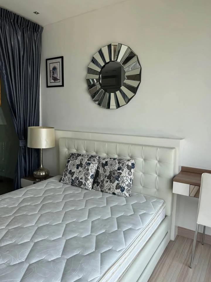 Urgent sale: Condo The Hotel Service, 20th floor, great view, fully furnished, ready to move in. You'll regret not reserving it.