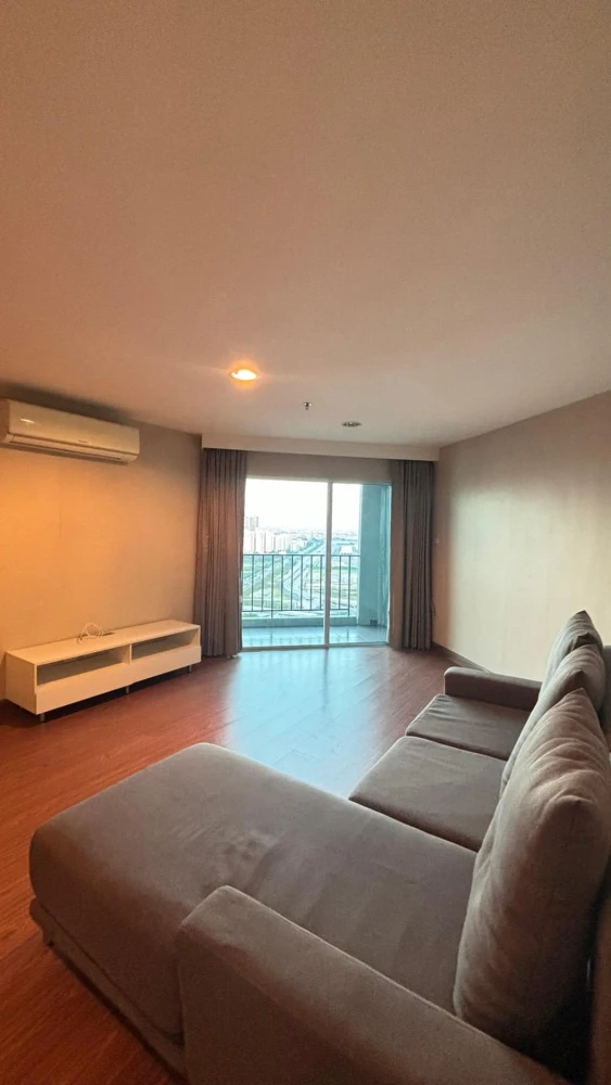 Urgent sale! Condo Belle Grand Rama 9, empty room, not too expensive. Room decorating lovers, don't miss out!