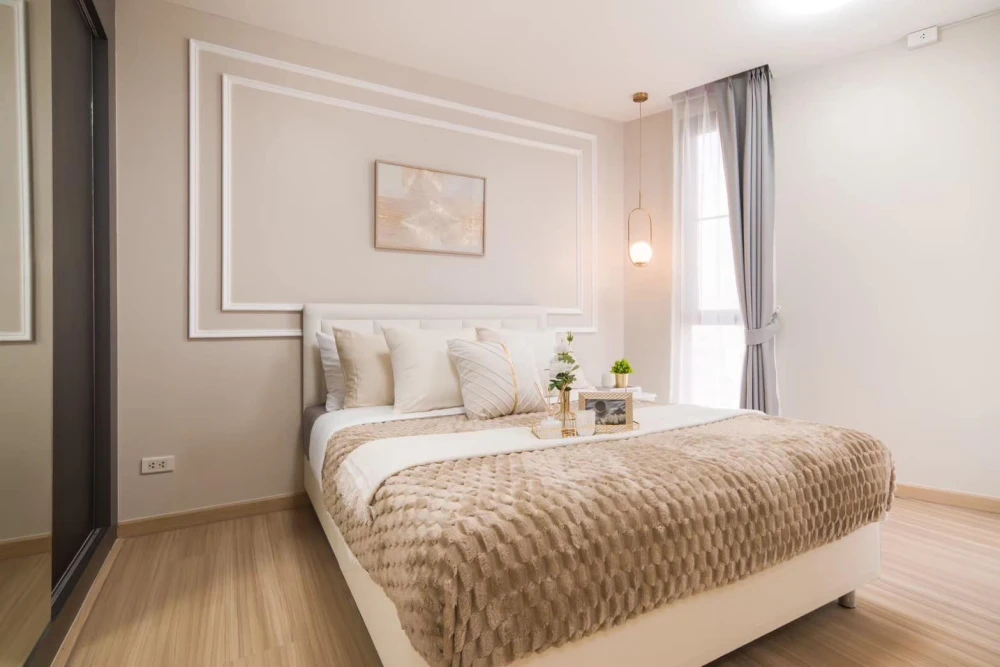 Condo for sale in Pela Wutthakat. Beautifully decorated room with a soothing white tone. Affordable price. Come and own it today!
