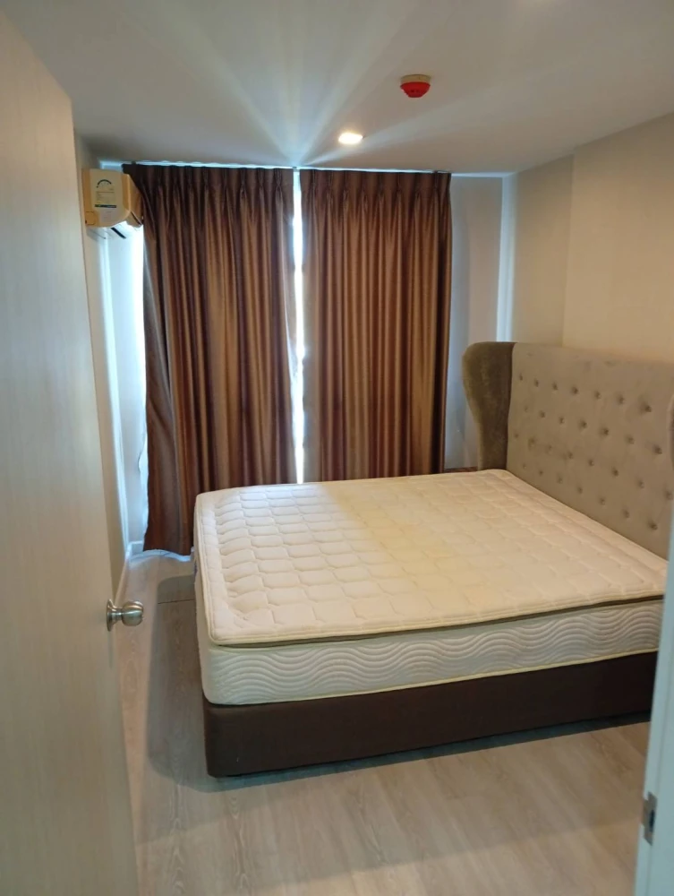 Urgent sale!! Condo Metro Luxe Rama 4, 8th floor, Building A, swimming pool view, furnished room, ready to move in, good price, hurry up and book now