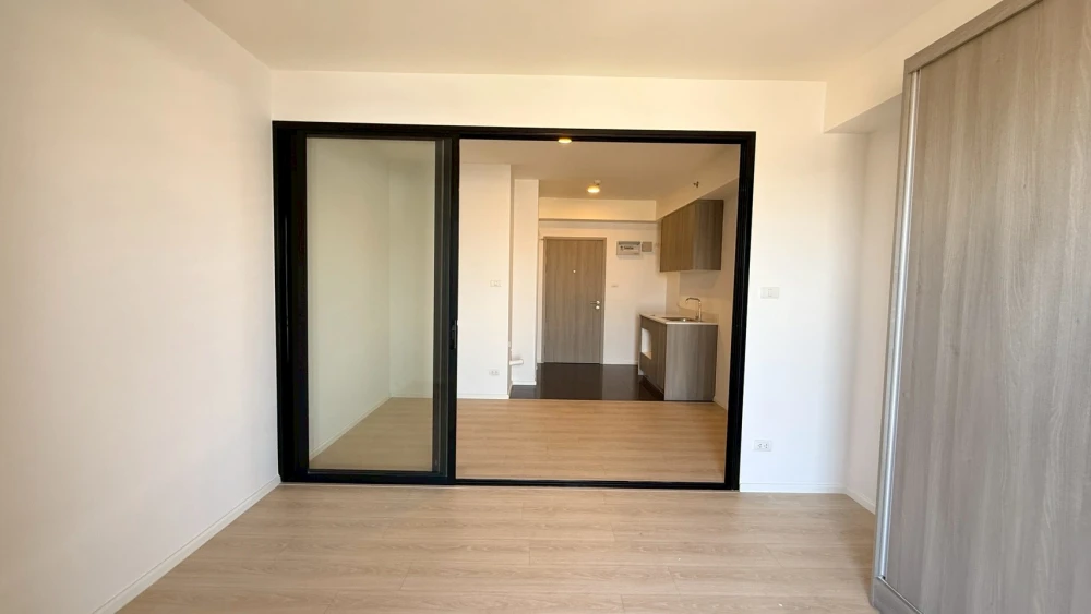 Urgent sale! A Space Mega Bangna condo, unfurnished unit, 21st floor, North facing, IKEA view. Amazing price! Don't miss out!