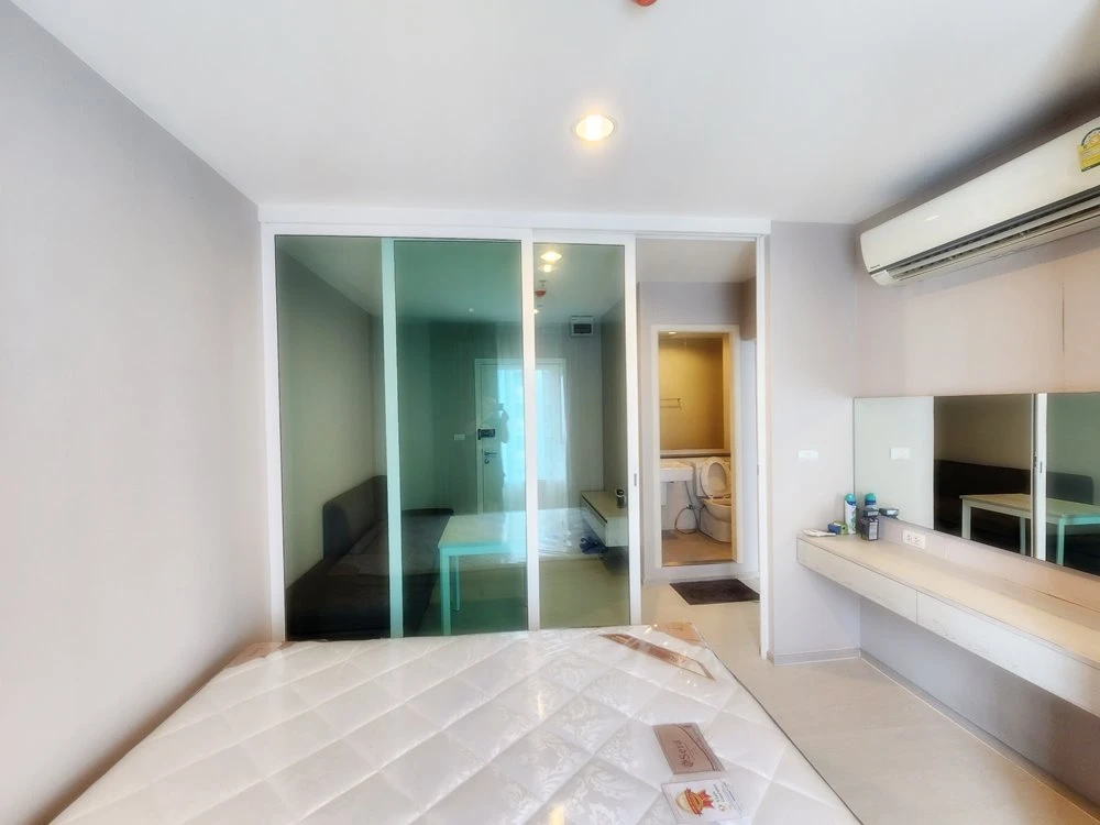 Urgent sale!! Condo Aspire Erawan, 27th floor, Building B, swimming pool view, buy for yourself or buy for investment, hurry up and book now!!