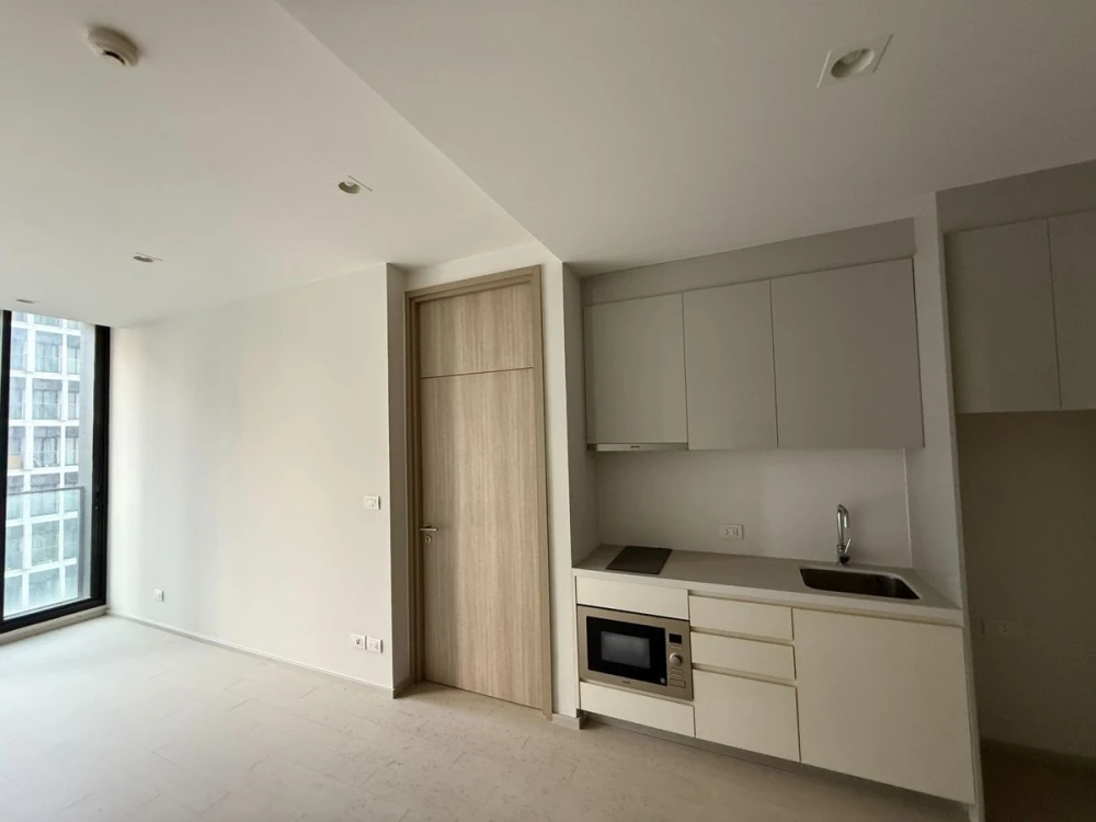 Urgent sale!! Noble Ploenchit condo, 10th floor, selling empty room, ready to move in, just bring your bags and move in, don't miss out!!