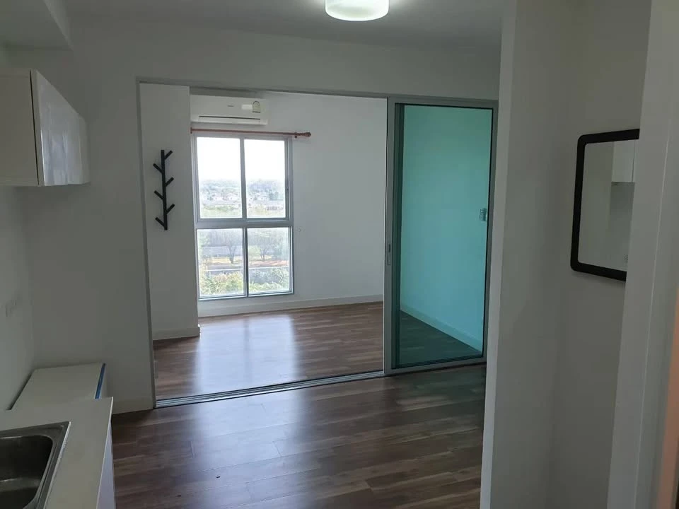 Urgent sale! A Space Me Bangna condo, unfurnished unit, affordable price. Partitioned into separate areas. Amazing price! Buy now!