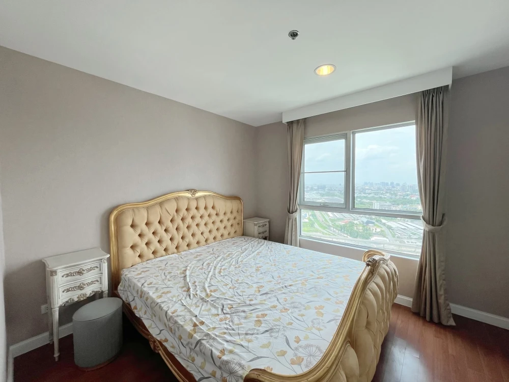 Urgent sale! Belle Grand Rama 9 condo, large unit with ample living space. Grab this opportunity to own one now!