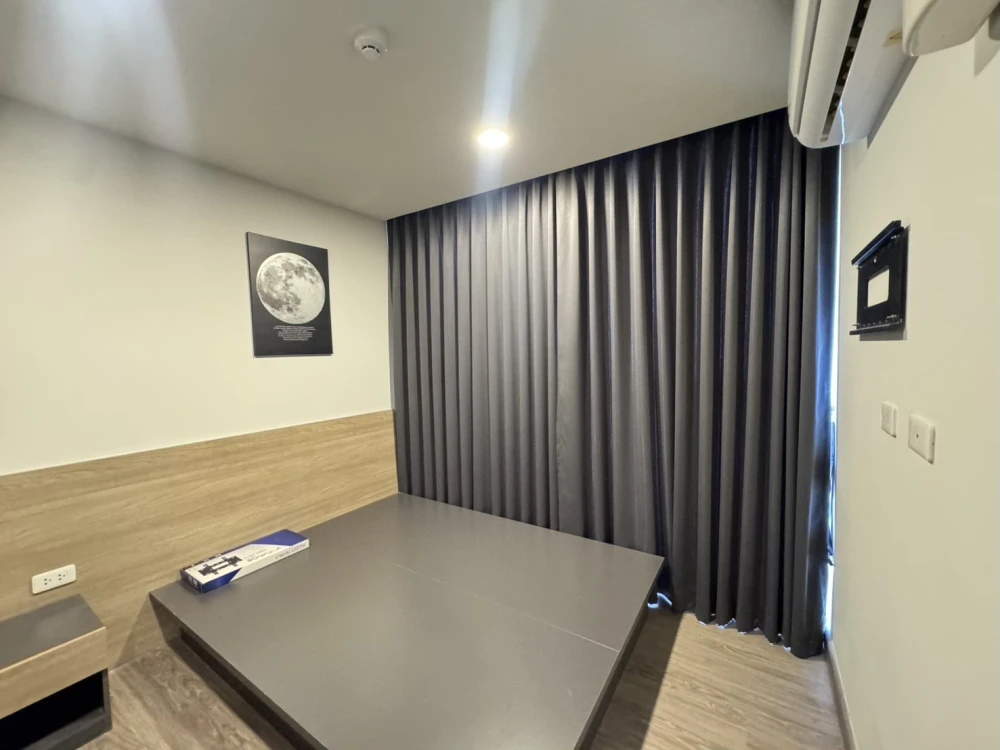 Urgent sale! Flexi Condo Sathorn-Charoen Nakhon. Large, comfortable room with plenty of usable space. Come and reserve yours today!