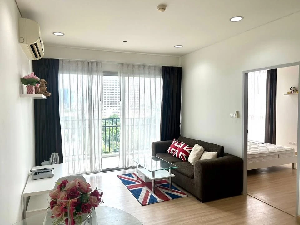 Urgent sale! Condo Intro Phahon Yothin-Pradipat, corner room, good view, 10th floor. Come and reserve your ownership today.